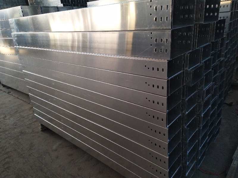 橋架的種類介紹與電纜線槽的布線方式 橋架的種類介紹與電纜線槽的布線方式